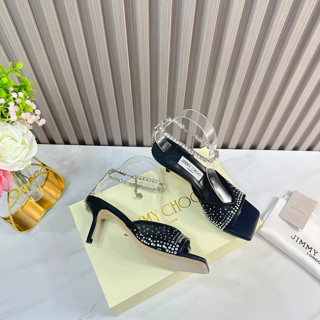 👟👟Ex-factory price 660👟👟 JIMMY CHOO (Jimmy CHOO) 💝💝💝 is a very comprehensive noble fashion lifestyle brand, with a series of women's high-heeled, medium-heeled, flat-heeled sandals with the same strap from major fashion bloggers and celebrities in Hong Kong and the United States.  The Australian pointed toe, round toe and square toe series are simply beautiful. Fall in love with elegance and playful sense of the future. Just by looking at them, you want to own them immediately, but you can really think about a pair of exquisite high heels~~~~~~~~~~~~~~~~~ 💝This series is specially designed for extraordinary and indifferent ladies, thus creating a unique overall effect, Jimmy Choo Design products that inspire women to move forward and show their charm💝💝💝 1⃣️Material: Imported genuine mesh hot diamond 2⃣️Inner: Imported Italian lambskin, super soft and delicate 3⃣️Outsole: Imported Italian original original color genuine leather outsole Heel height 6.5cm (10.0/8.5cm can be made) 4⃣️Code number: 35-39 (34.40.41.42 customized)